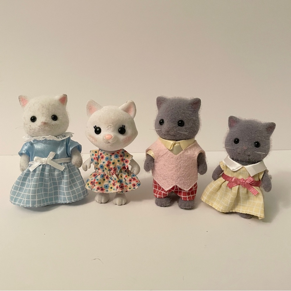 Calico Critters Persian Cat Family Bundle 4 Figures Sylvanian Families